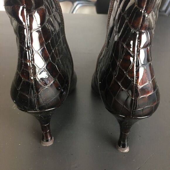 #300 STUART WEITZMAN CROC PRINT BOOTIES - Picture 5 of 8